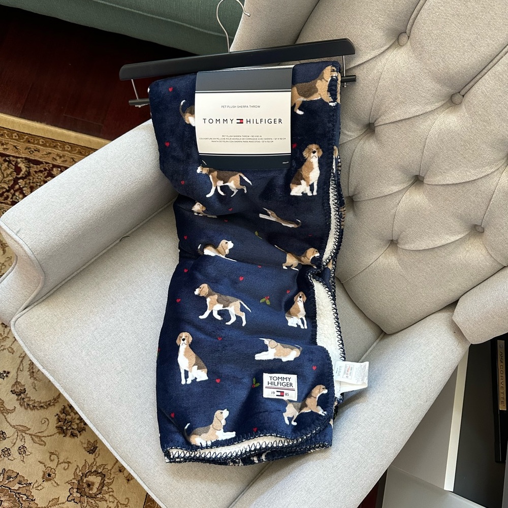 Tommy Hilfiger Pet Plush Sherpa Throw Beagle 50”x60”